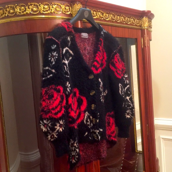 Urban Outfitters Floral Fuzzy Buttoned Hi-Low oversized Sweater Cardigan Sz.XS - Picture 4 of 14